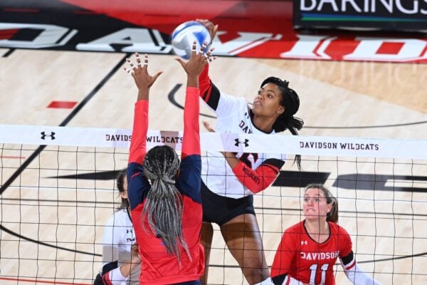 2022 women's volleyball match between Davidson and Duquesne.