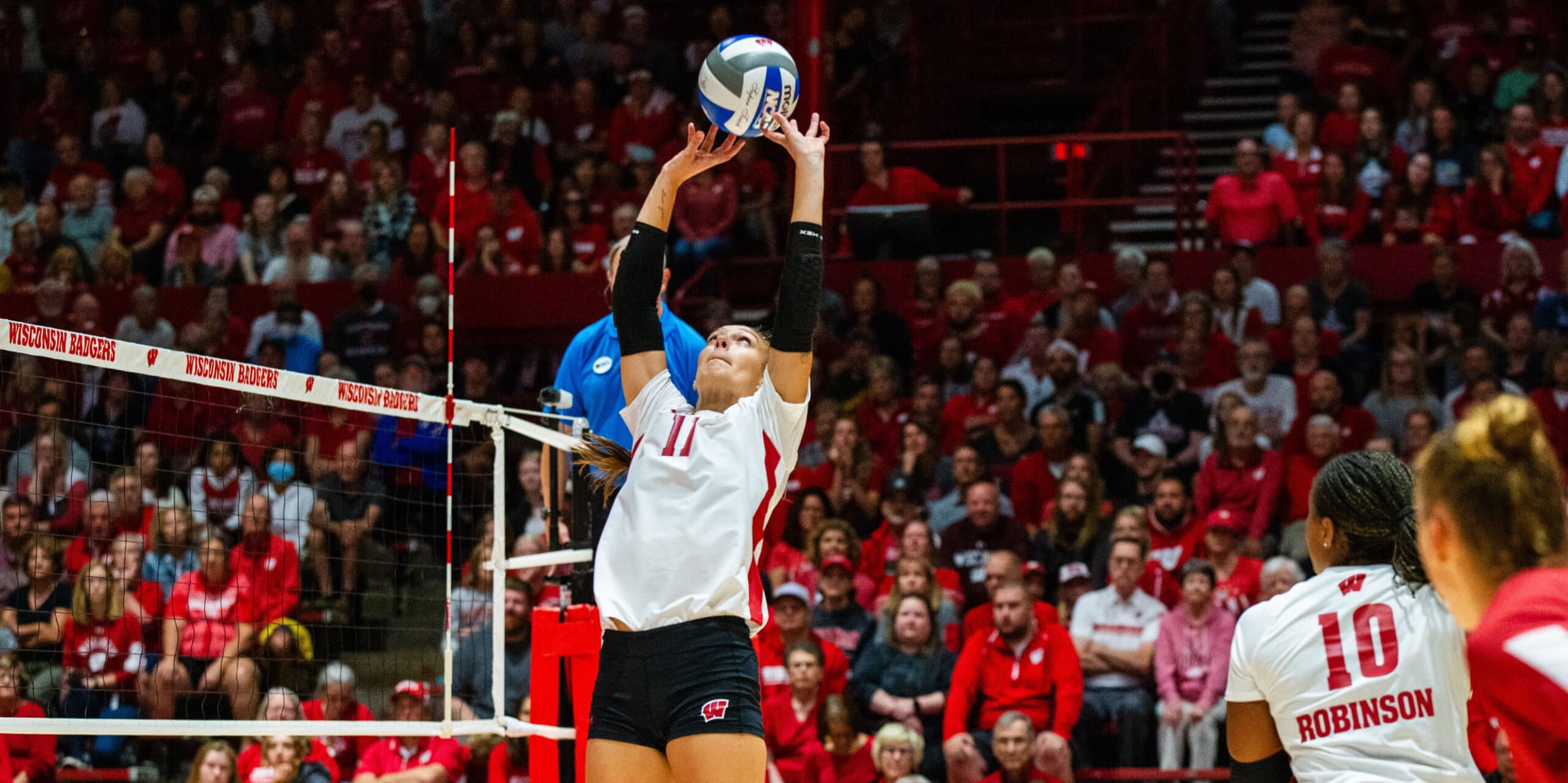 Wisconsin volleyball setter Izzy Ashburn