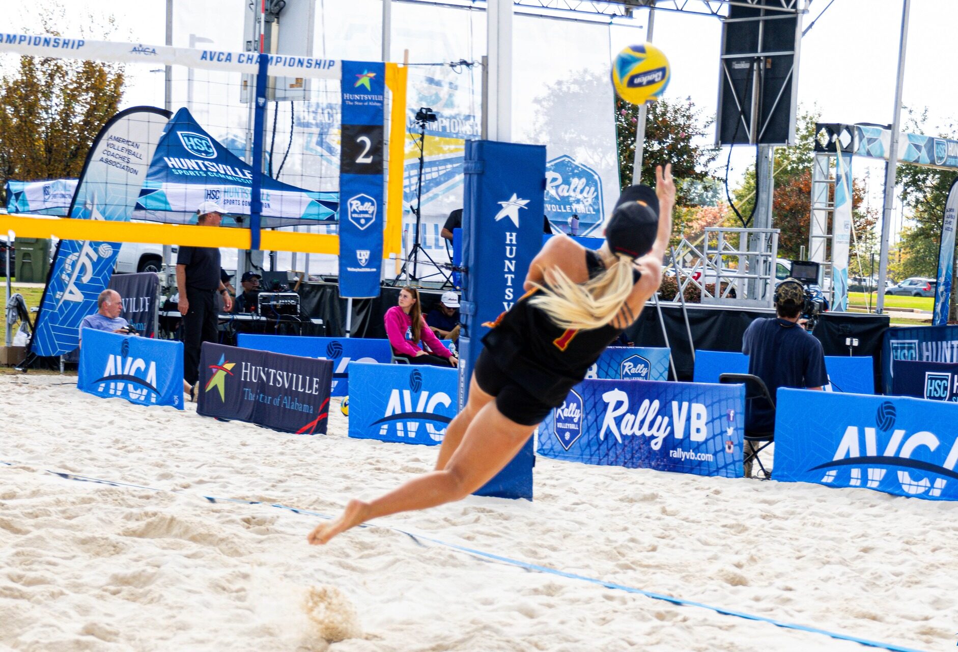 beach volleyball player dig