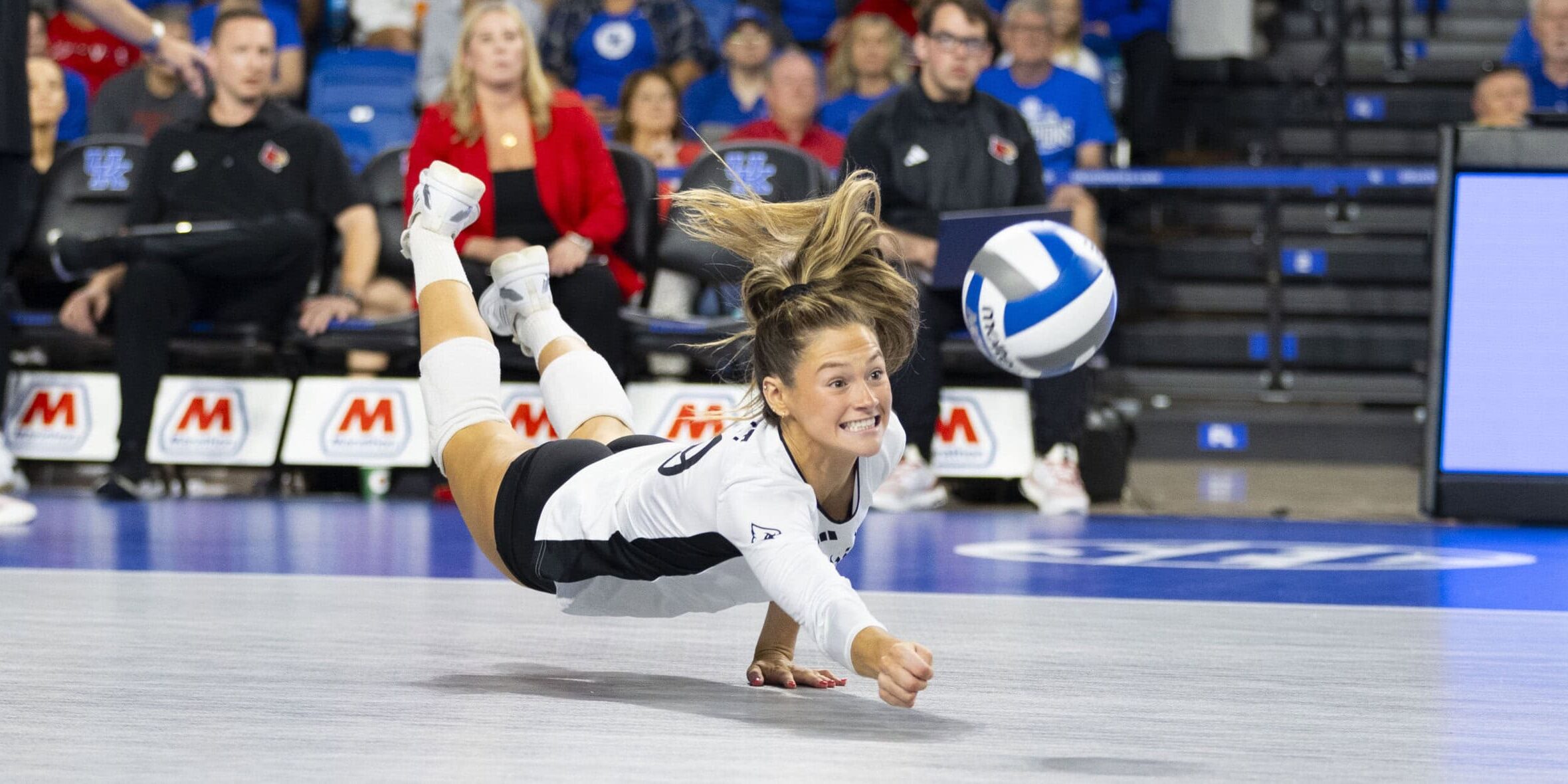 Elena Scott of Louisville is the AVCA/GameChanger Division I Women’s Volleyball Player of the Week for the week of Sept. 23 to 29.