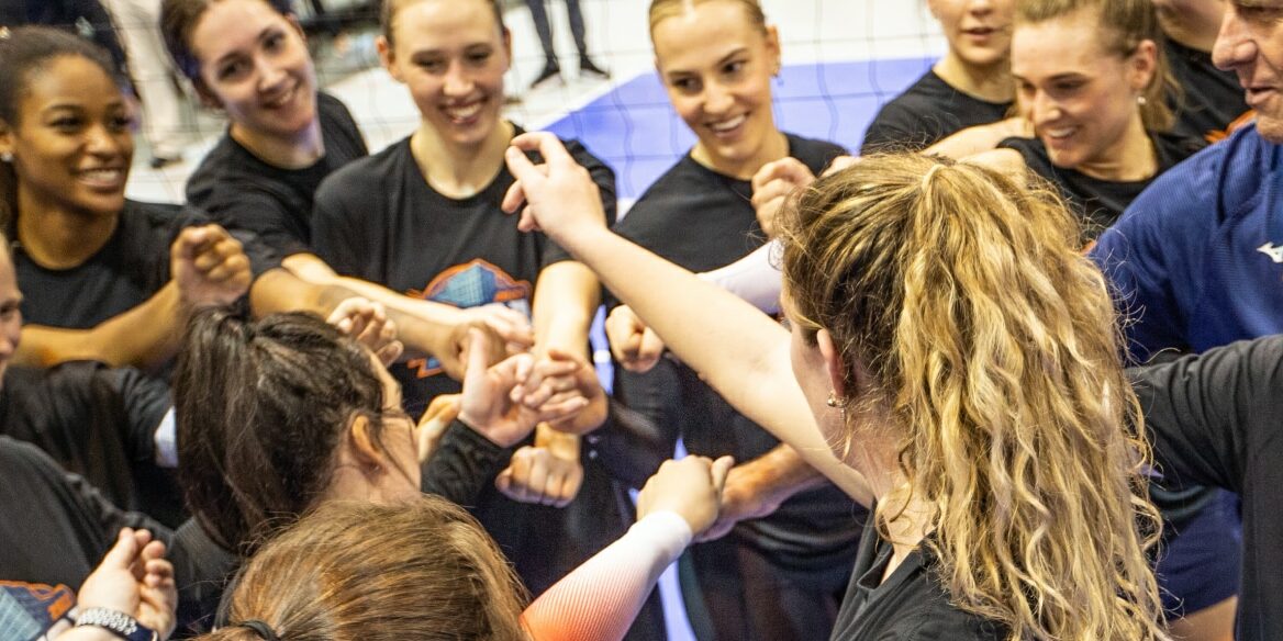 Student Athlete Demonstrators huddling up before a session at the AVCA Convention