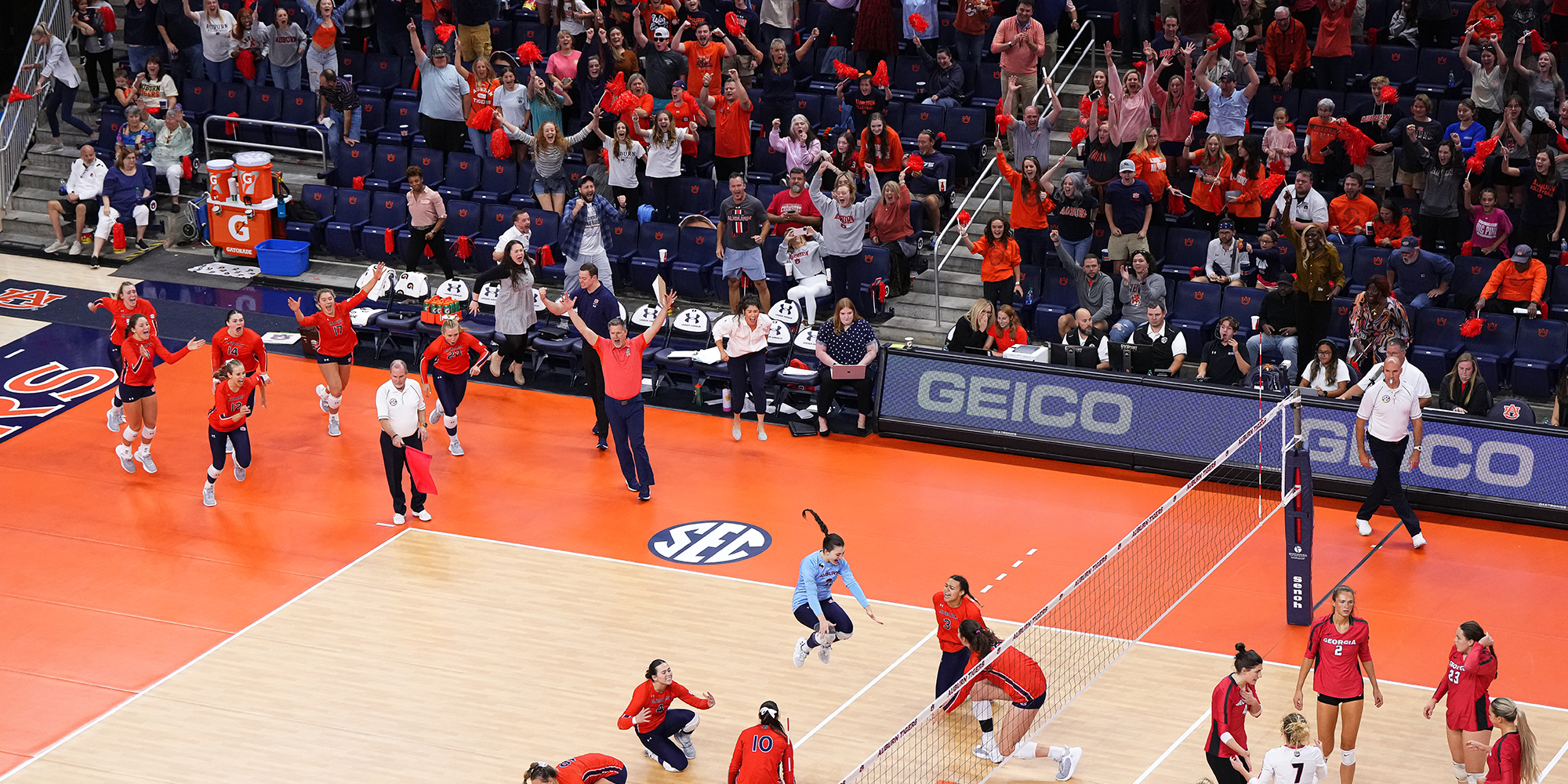 Auburn Volleyball celebrating a big win
